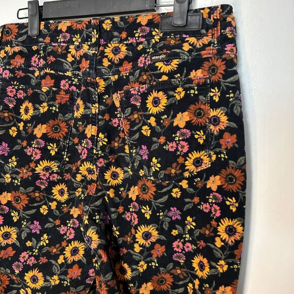 Wrangler high-rise fierce flare floral corduroy pants Size - Picture 12 of 14